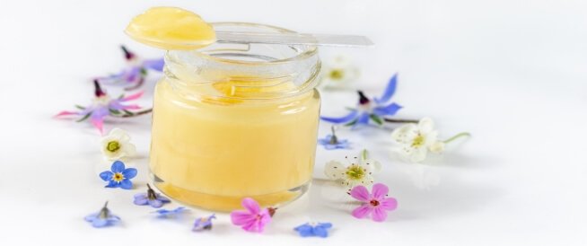 الجوانب التاريخية والثقافية لاستخدام ملكات النحل وغذائها